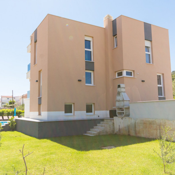 VILLA PIRAMIDA, Villa Piramida Slatine