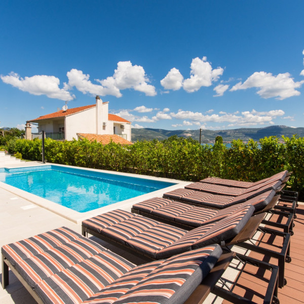 VILLA PIRAMIDA, Villa Piramida Slatine