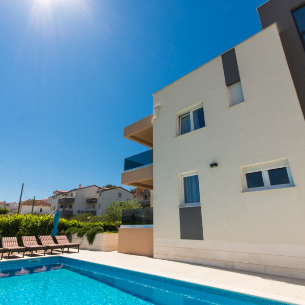 VILLA PIRAMIDA, Villa Piramida Slatine