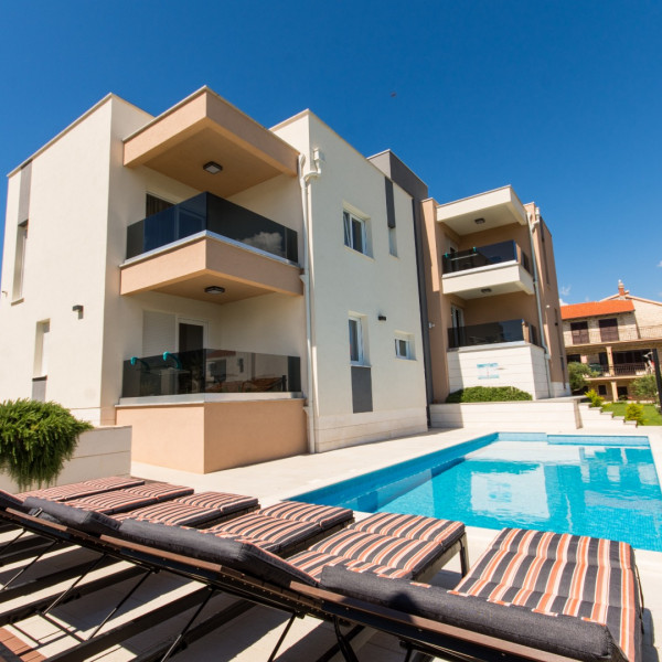 VILLA PIRAMIDA, Villa Piramida Slatine