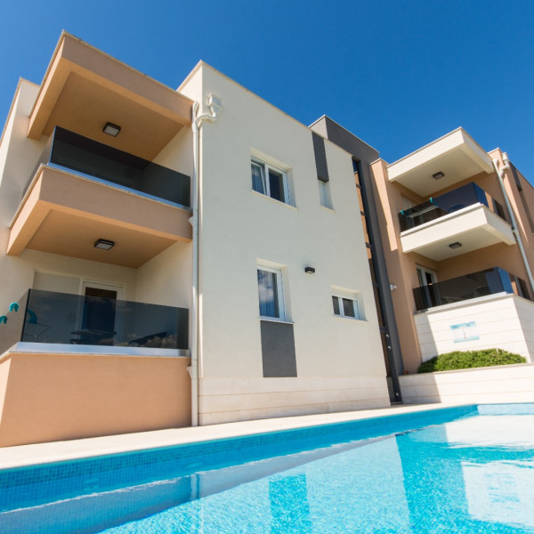 VILLA PIRAMIDA, Villa Piramida Slatine