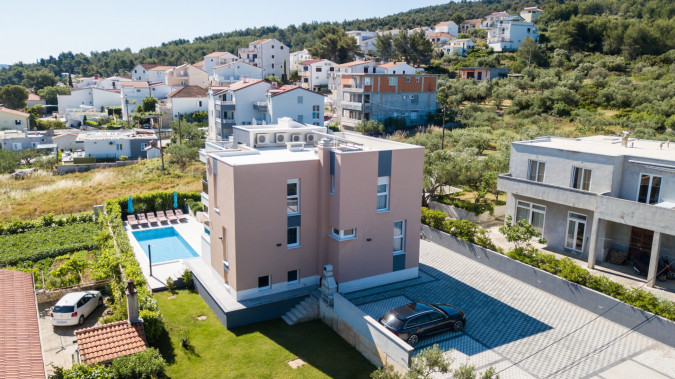 Villa Piramida, Villa Piramida Slatine