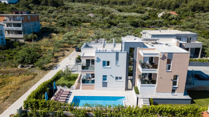 Villa Piramida, Villa Piramida Slatine