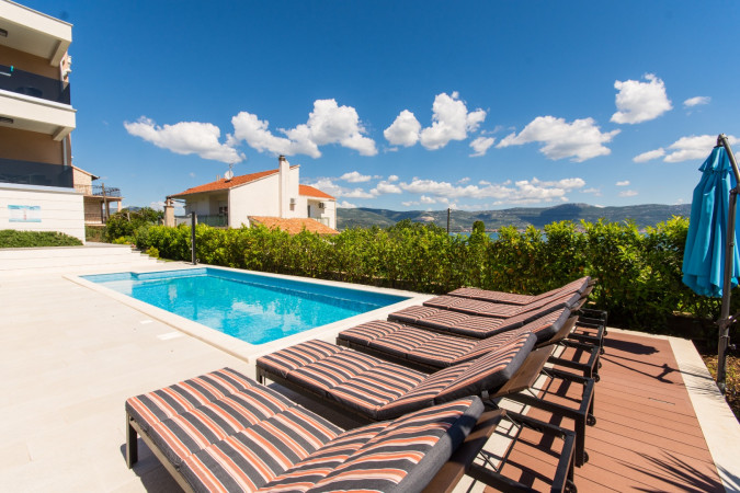 Villa Piramida, Villa Piramida Slatine