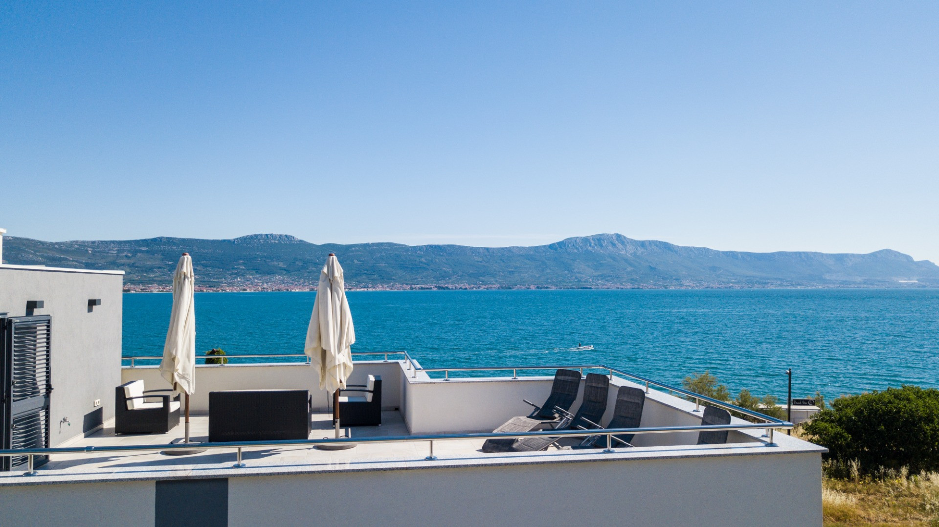 Villa Piramida - 50 steps to the beach — pool and panoramic sea view, Villa Piramida Slatine