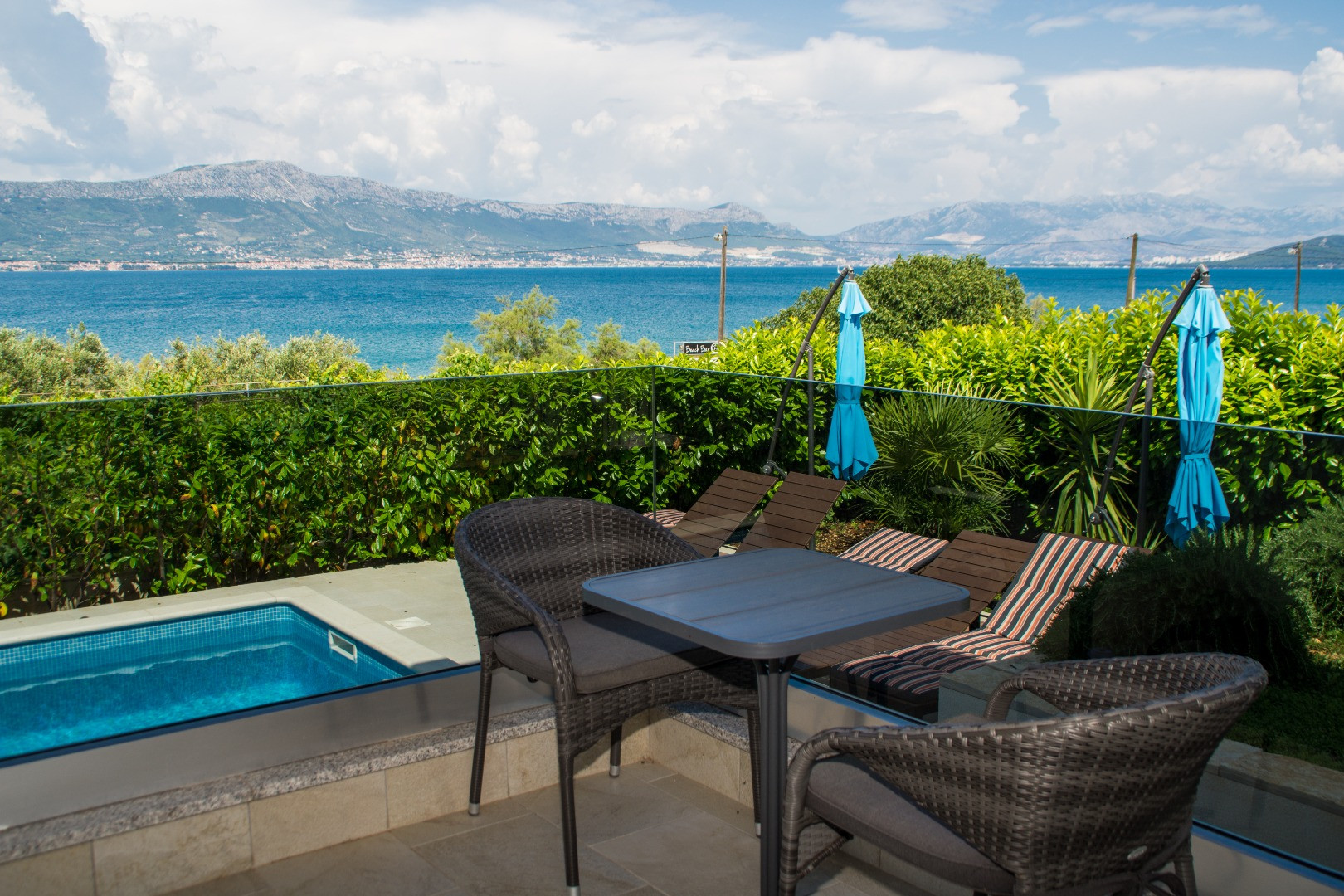 Villa Piramida - 50 steps to the beach — pool and panoramic sea view, Villa Piramida Slatine