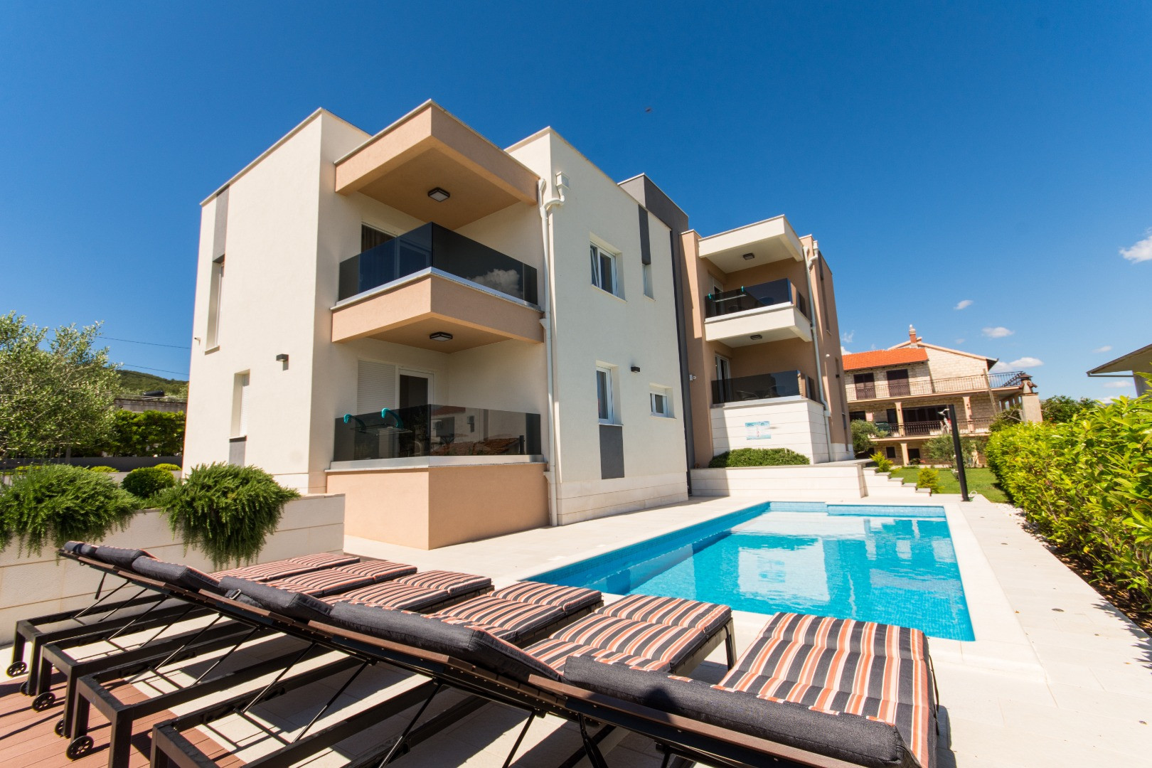 Villa Piramida - 50 steps to the beach — pool and panoramic sea view, Villa Piramida Slatine